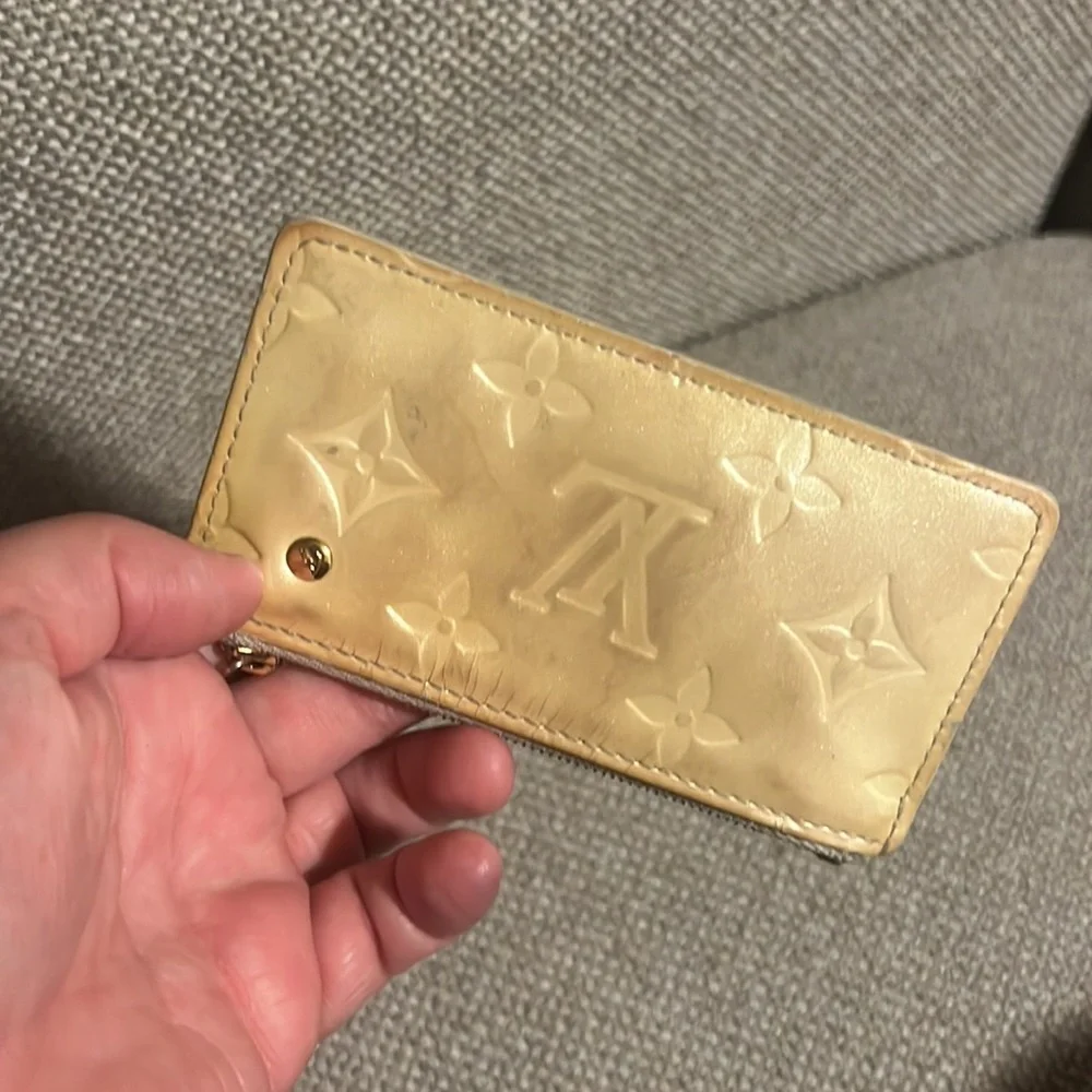 Louis Vuitton Key Cles Vernis Authentic CA0045